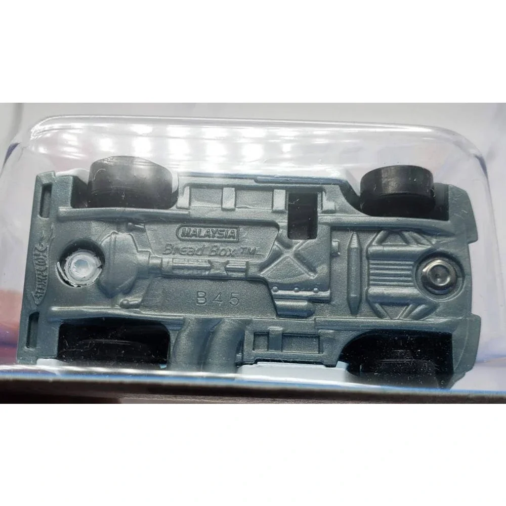 Hot Wheels 2010 New Models 13/44 Bread Box White w/Chrome 5 Spoke Wheels